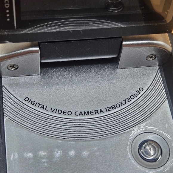 Omni 2 Digital Video Camera 16.0 Mega Pixels 8X Zoom With Case And Manual - Picture 8 of 10